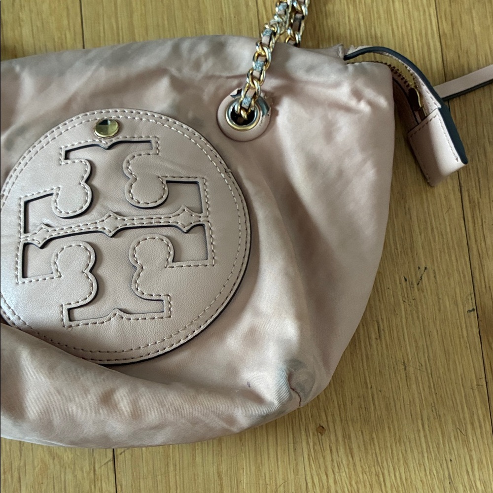 Tory Burch Ella Blush nylon Logo Chain Shoulder Bag - Picture 3 of 9